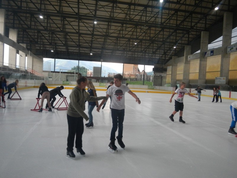 Village Camps International Summer Camp Leysin, Switzerland 2026-08-15 https://www.villagecamps.com/journals_admin/images/697-12-reds ice skate (28).jpg